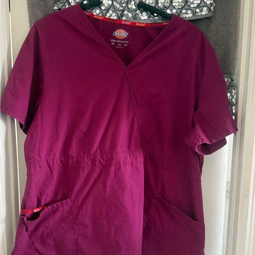 Dickies women’s burgundy/wine scrub top 2xl